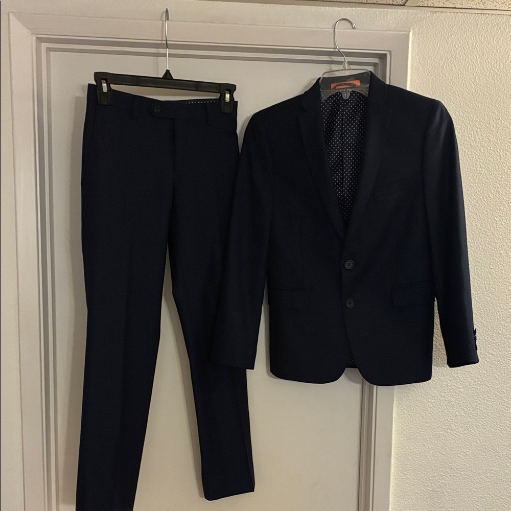 TALLIA Dark Blue 100% wool
Boys 12 Suit Set 32R 26” pant